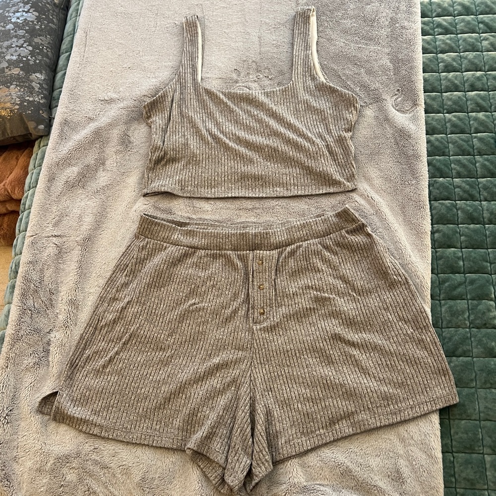 EUC 3-Piece Abercrombie & Fitch Grey Ribbed Loungewear Set